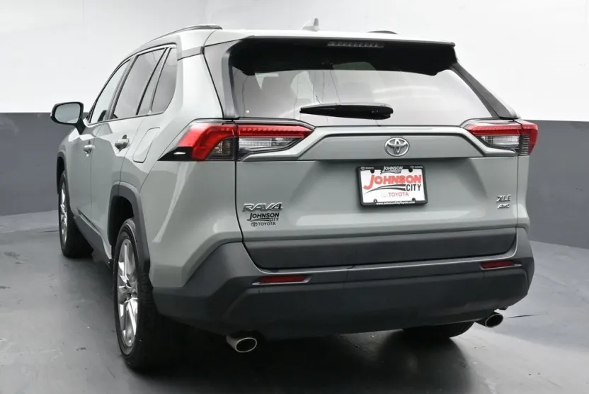 2023 Toyota RAV4 XLE Premium photo 1