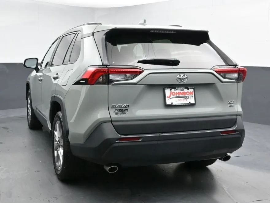 2023 Toyota RAV4 XLE Premium photo 1