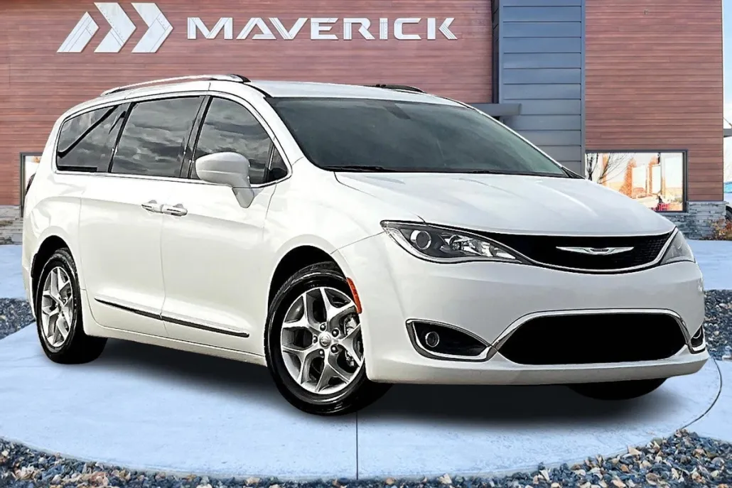 2019 Chrysler Pacifica Touring Plus photo 1