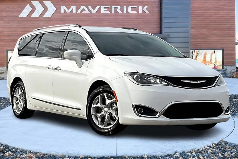 2019 Chrysler Pacifica Touring Plus photo 1