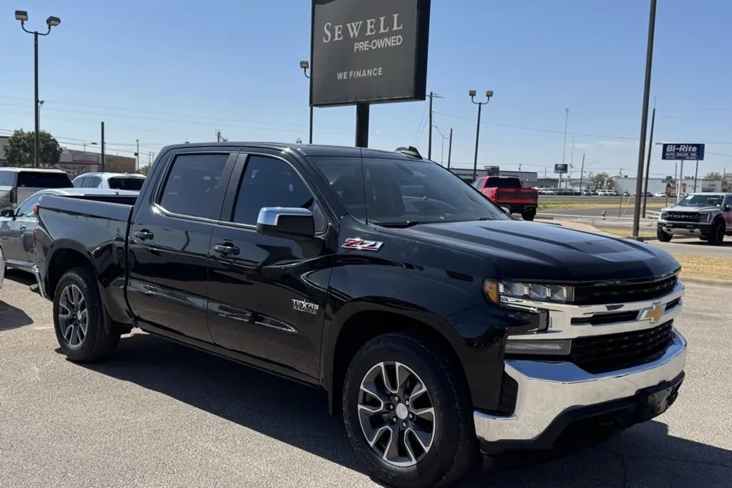 2021 Chevrolet Silverado 1500 LT photo 1