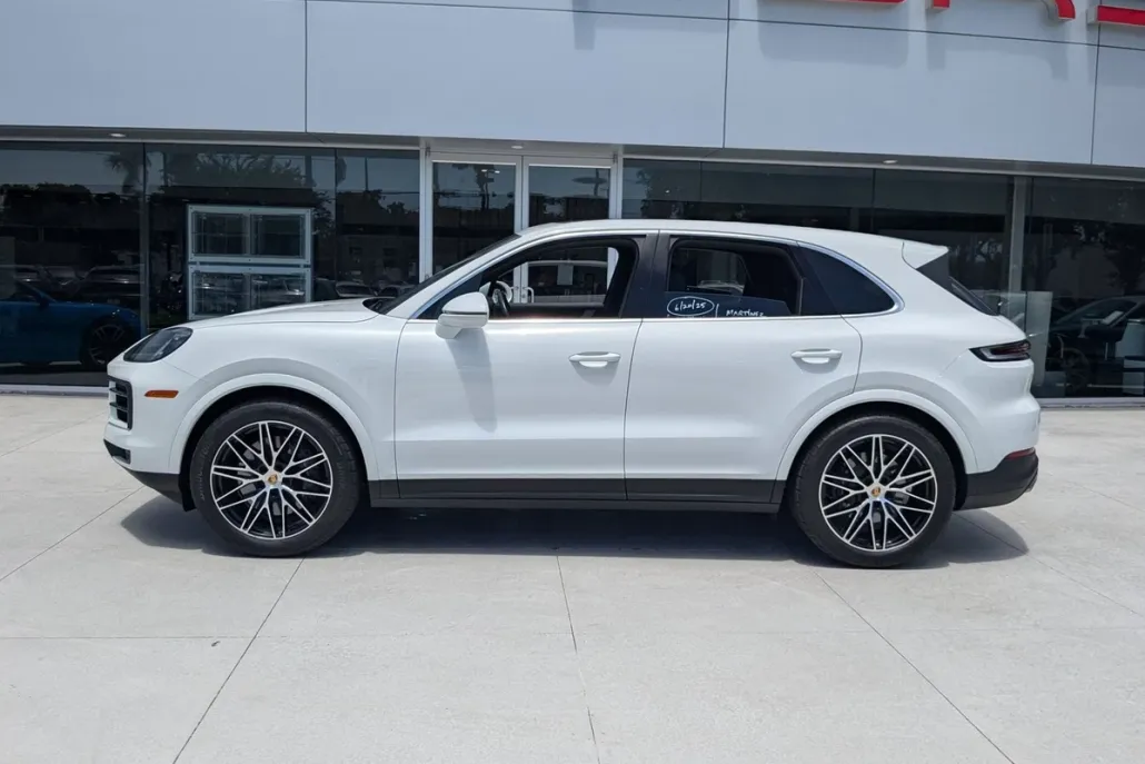 2024 Porsche Cayenne photo 1