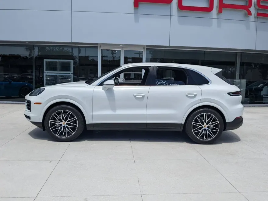 2024 Porsche Cayenne photo 1