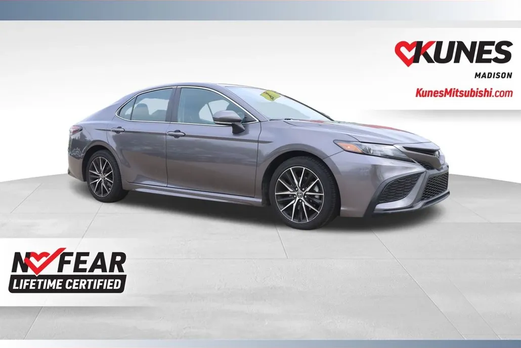 2023 Toyota Camry SE photo 1
