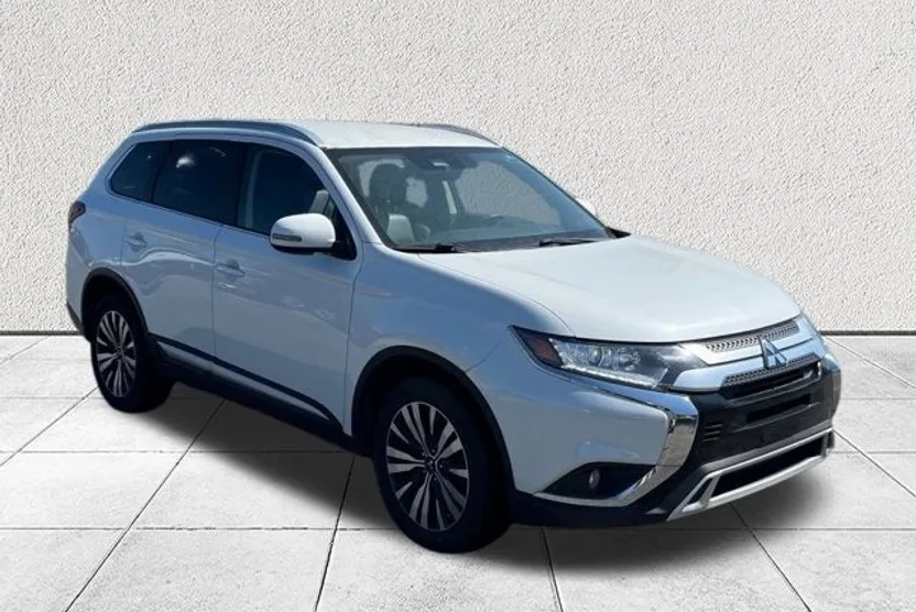 2020 Mitsubishi Outlander SEL photo 1