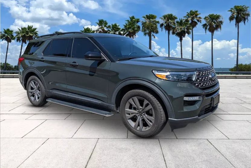 2022 Ford Explorer XLT photo 1
