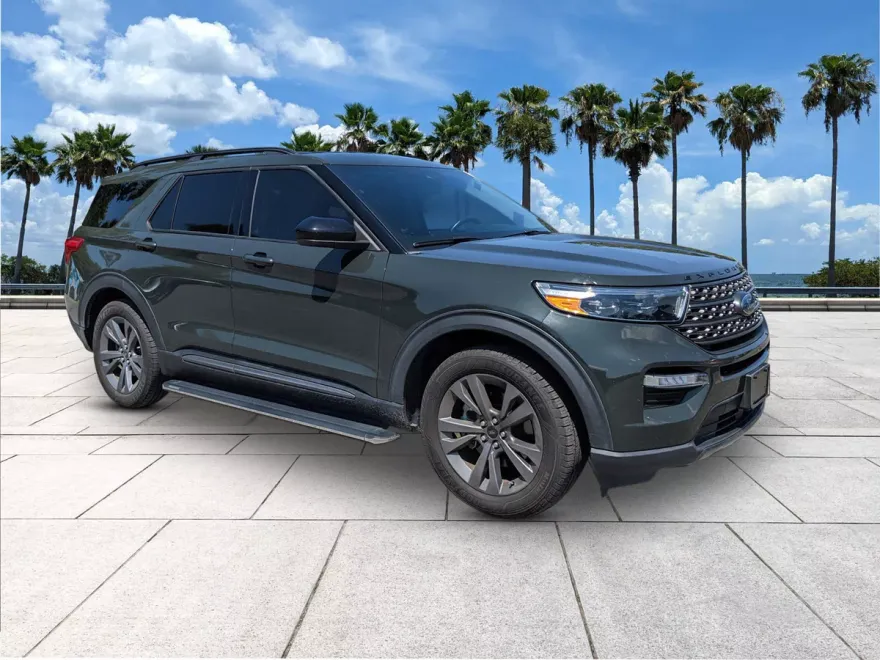 2022 Ford Explorer XLT photo 1