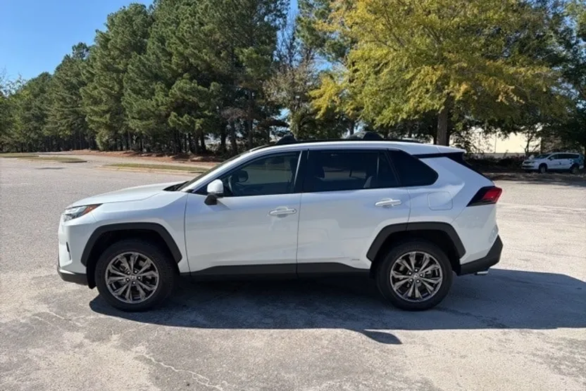 2024 Toyota RAV4 Hybrid XLE Premium photo 1
