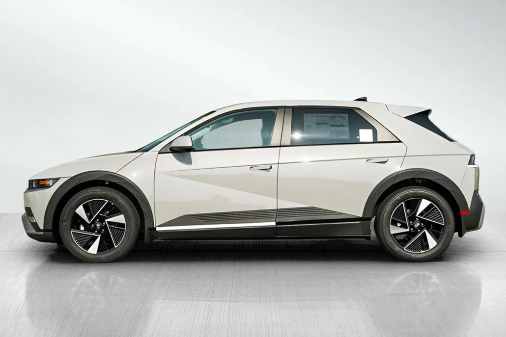 2025 Hyundai Ioniq 5 SE photo 1