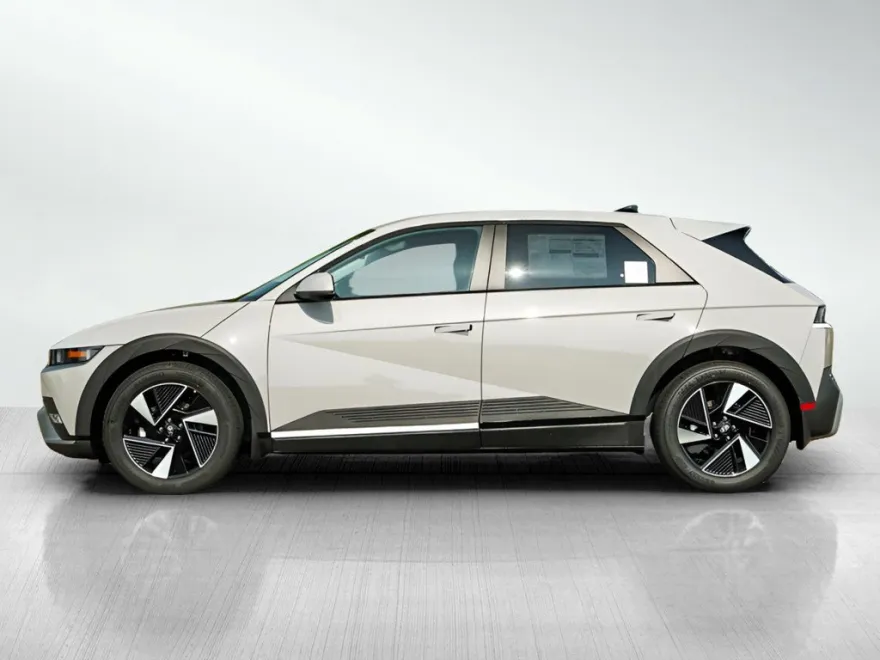 2025 Hyundai Ioniq 5 SE photo 1