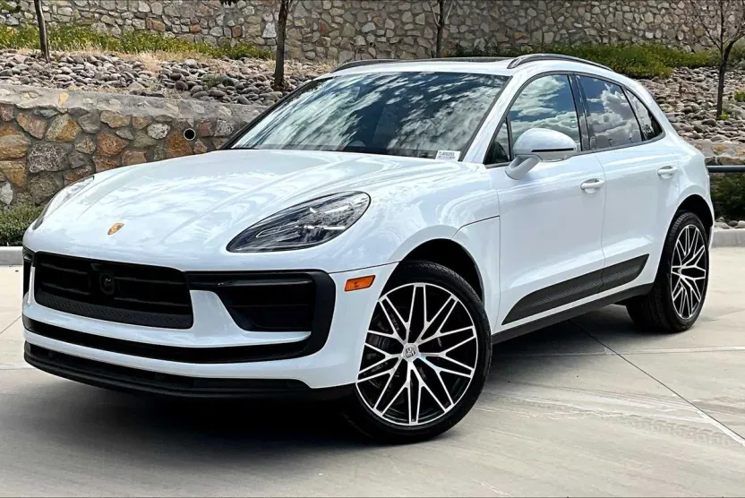 2026 Porsche Macan T photo 1