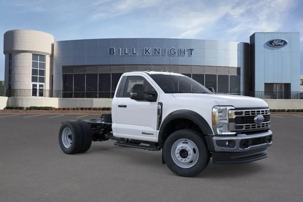 2025 Ford F-550 photo 1