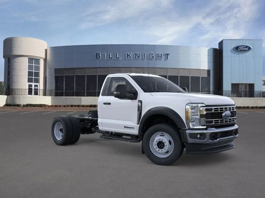 2025 Ford F-550 photo 1