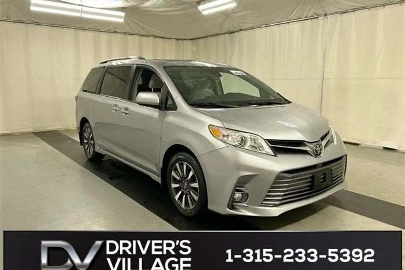 2018 Toyota Sienna XLE photo 1