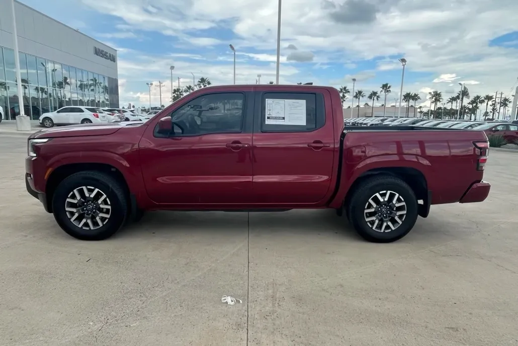 2024 Nissan Frontier SL photo 1