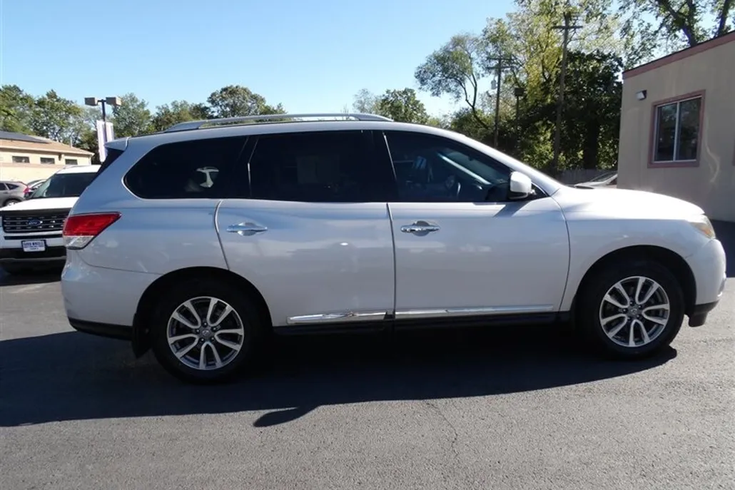 2014 Nissan Pathfinder SL photo 1