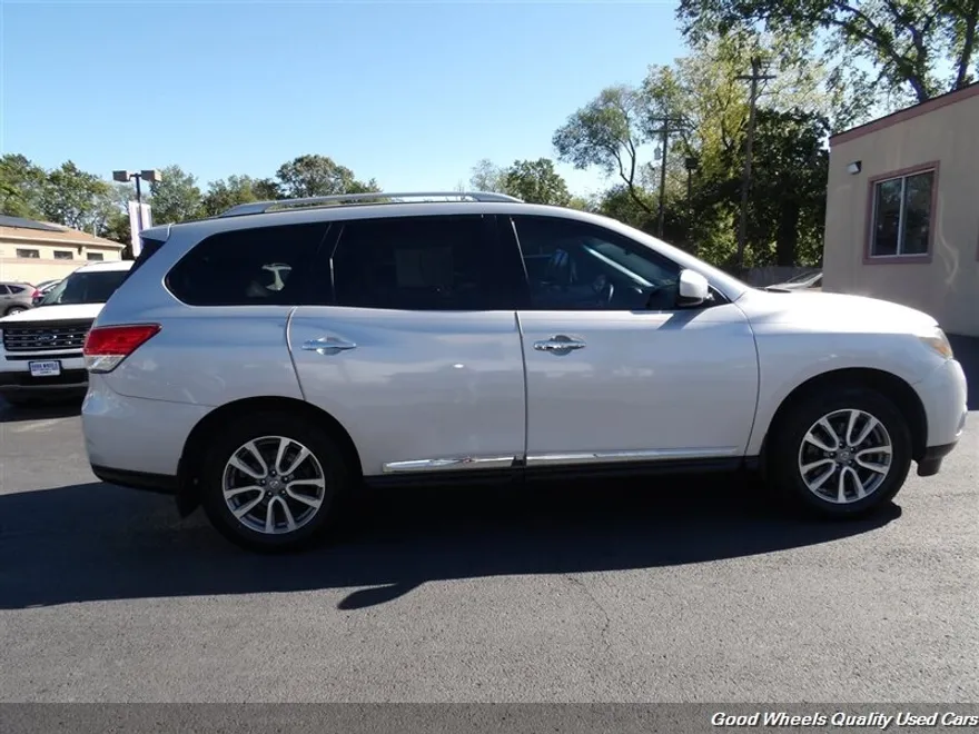 2014 Nissan Pathfinder SL photo 1