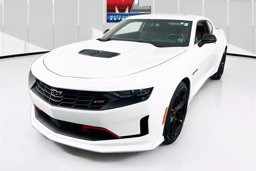 2023 Chevrolet Camaro LT1 photo 1