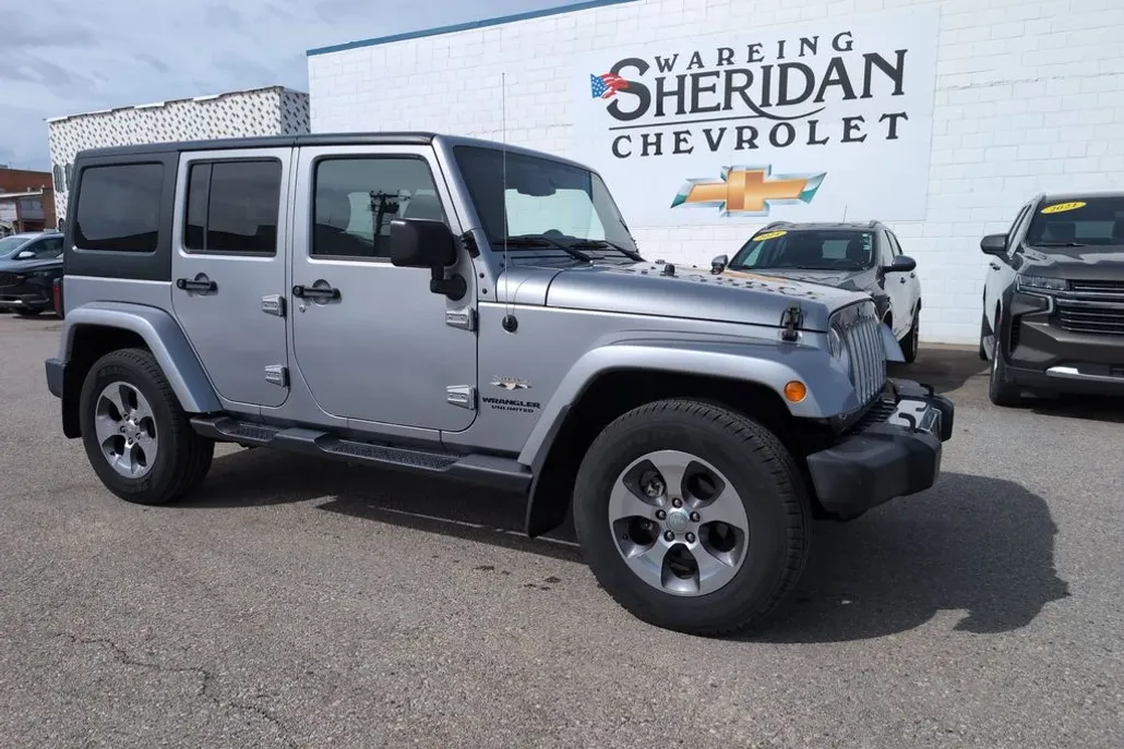 2017 Jeep Wrangler Unlimited Sahara photo 1