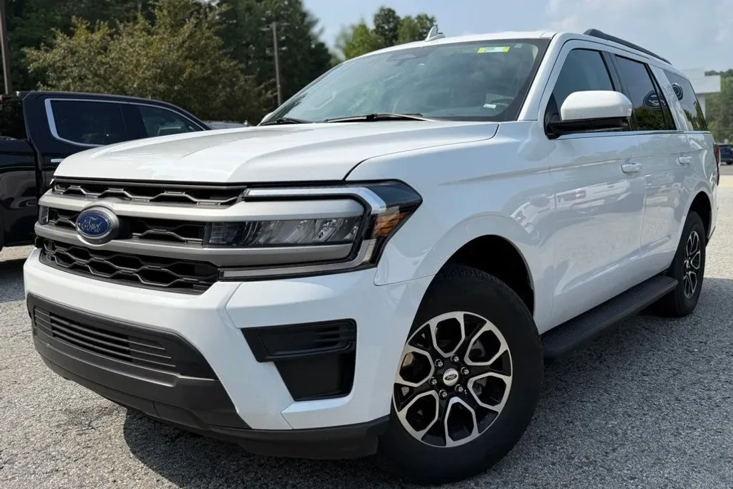 2024 Ford Expedition XLT photo 1