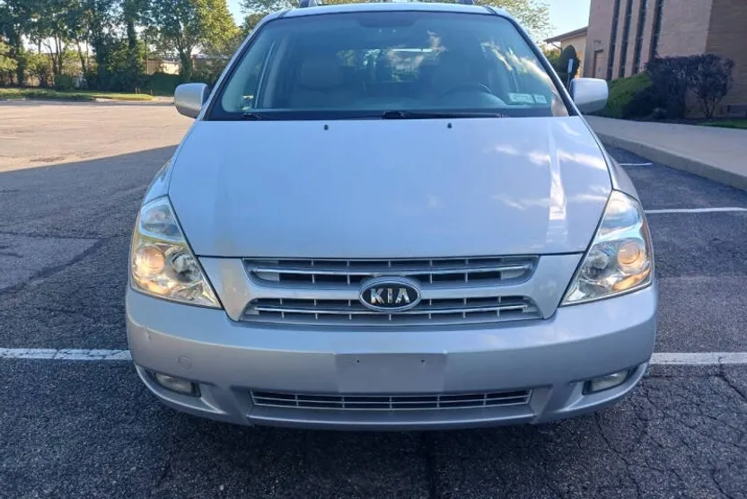 2007 Kia Sedona EX photo 1