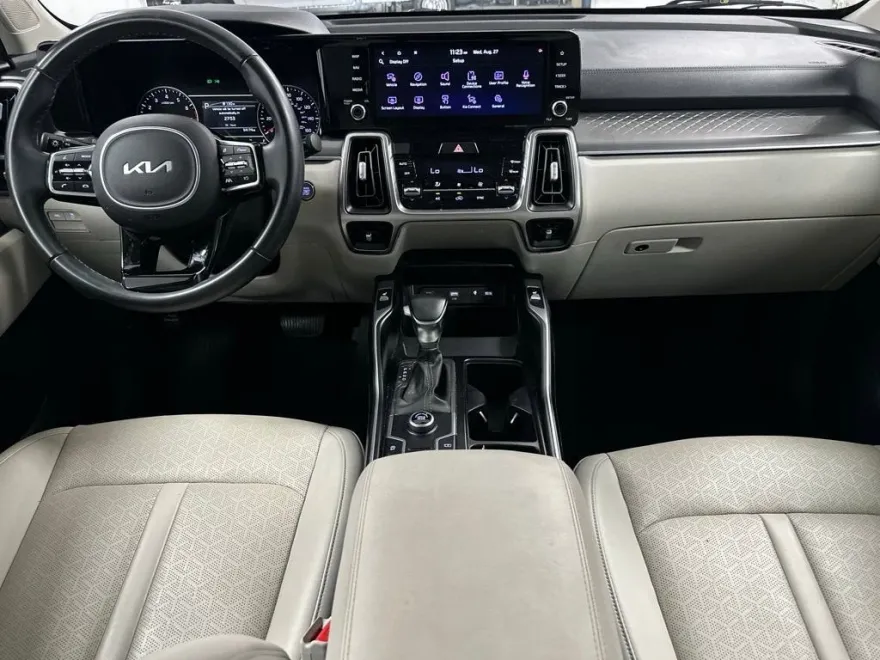 2023 Kia Sorento S photo 1