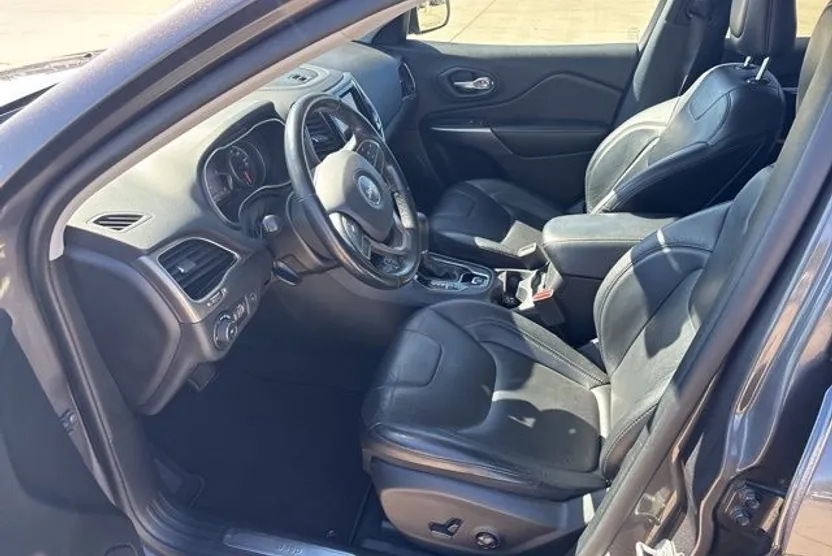 2020 Jeep Cherokee Limited photo 1