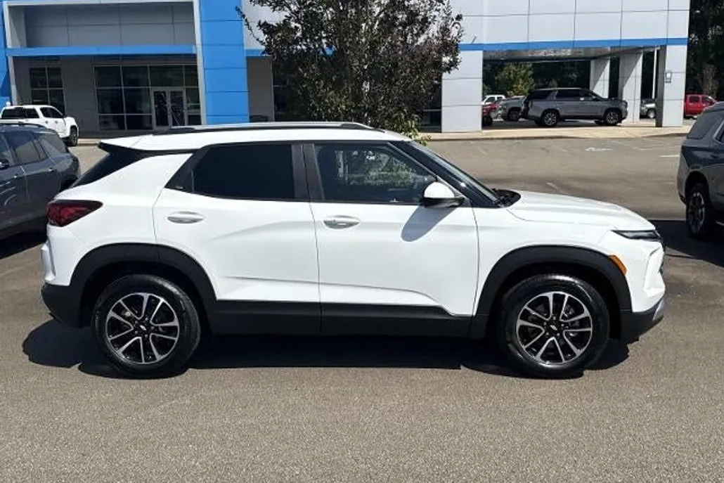 2026 Chevrolet Trailblazer LT photo 1