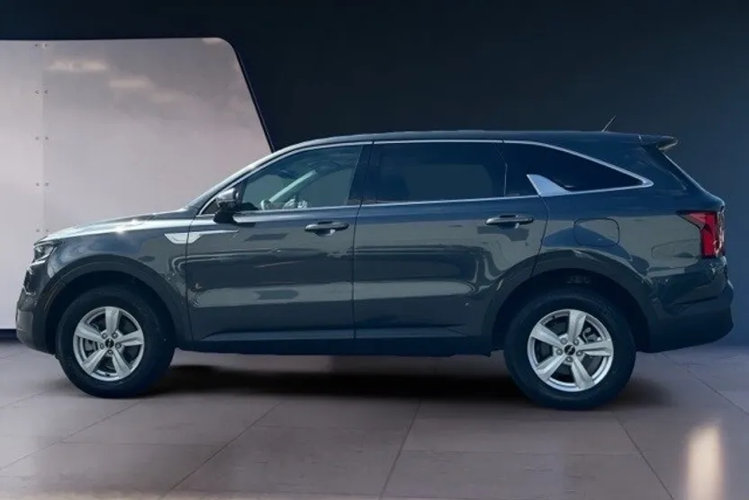 2023 Kia Sorento LX photo 1