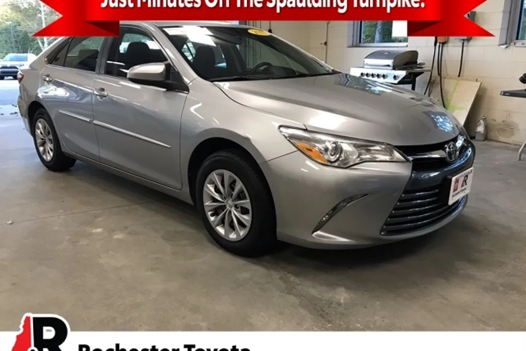 2017 Toyota Camry LE photo 1