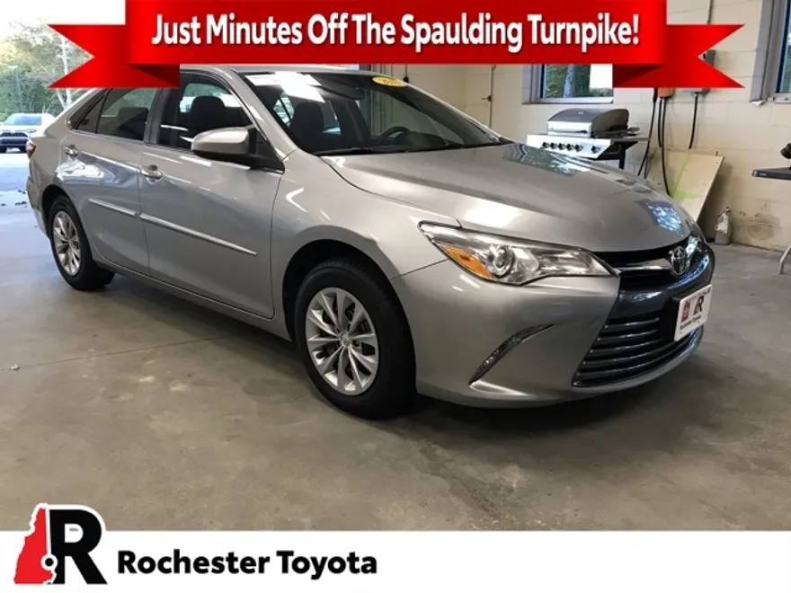2017 Toyota Camry LE photo 1