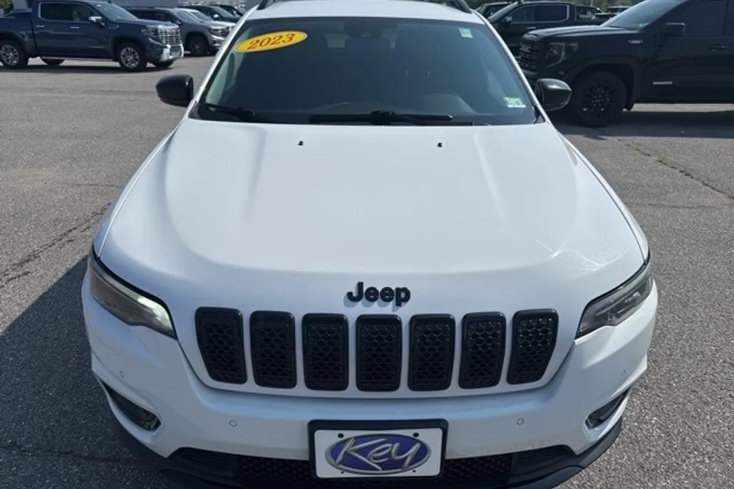 2023 Jeep Cherokee Altitude Lux photo 1