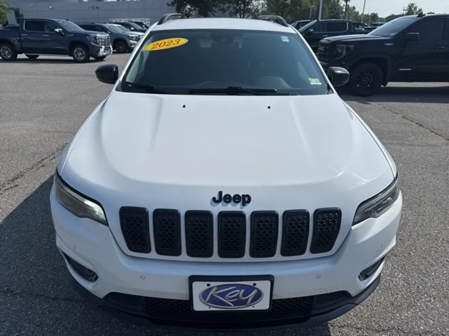 2023 Jeep Cherokee Altitude Lux photo 1