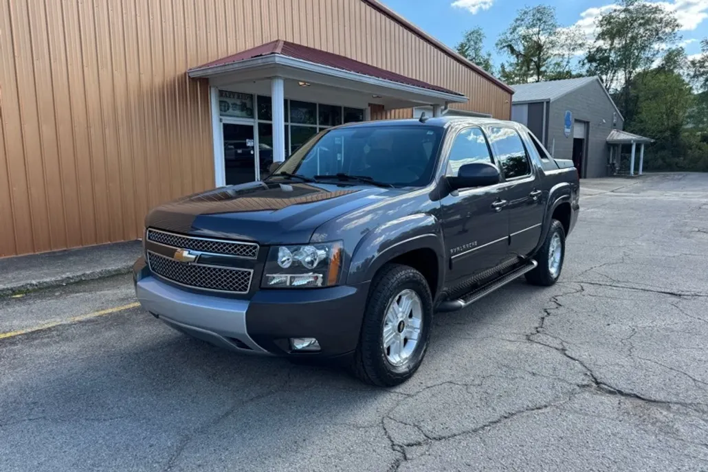 2010 Chevrolet Avalanche LT photo 1
