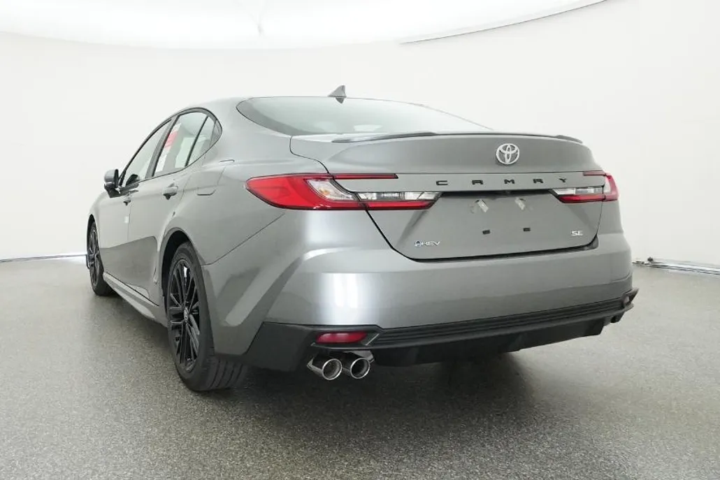 2025 Toyota Camry SE photo 1
