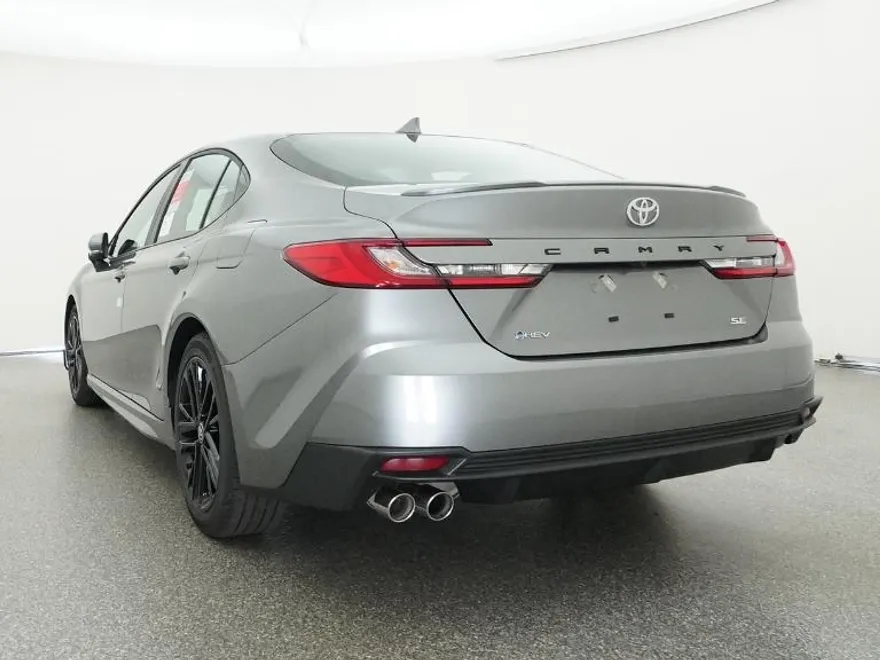2025 Toyota Camry SE photo 1