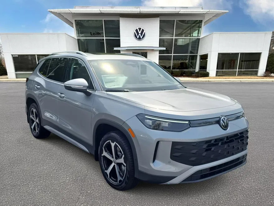 2025 Volkswagen Tiguan SE photo 1
