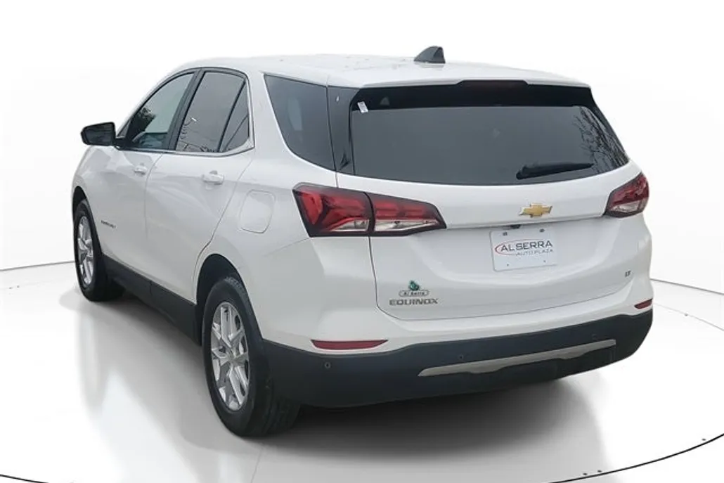 2023 Chevrolet Equinox LT photo 1