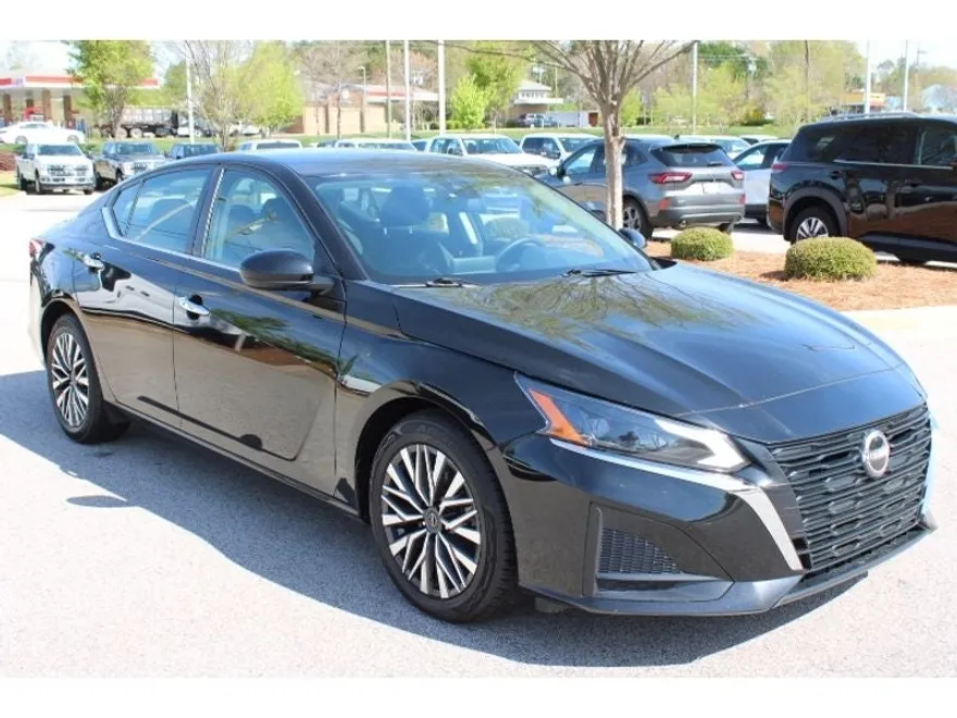 2023 Nissan Altima 2.5 SV photo 1