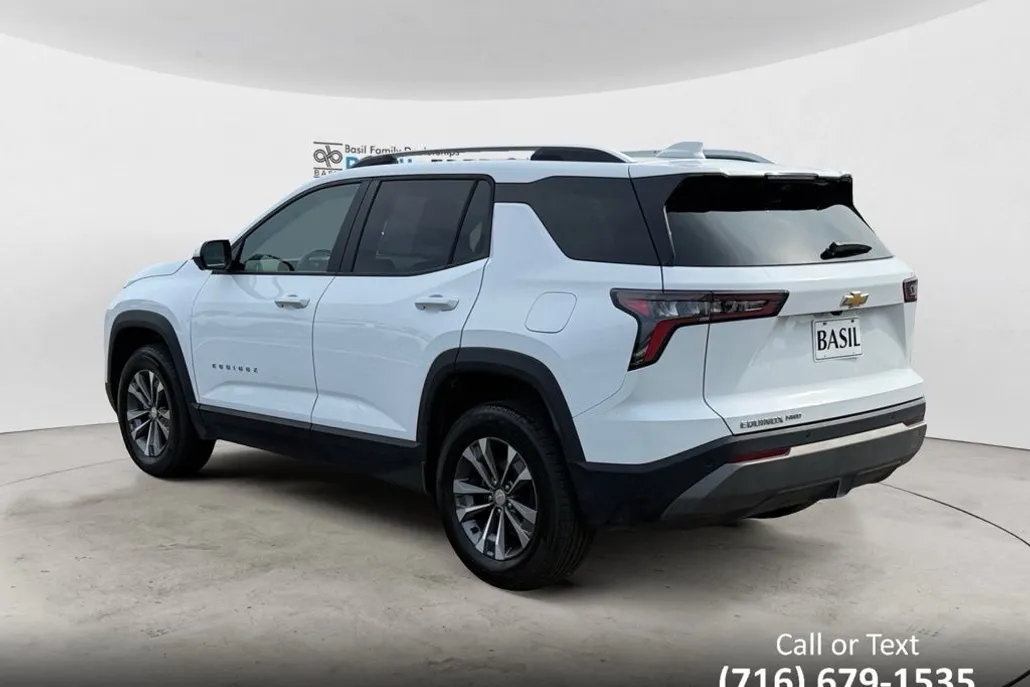 2025 Chevrolet Equinox LT photo 1