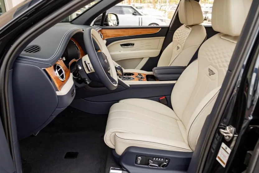 2025 Bentley Bentayga EWB photo 1