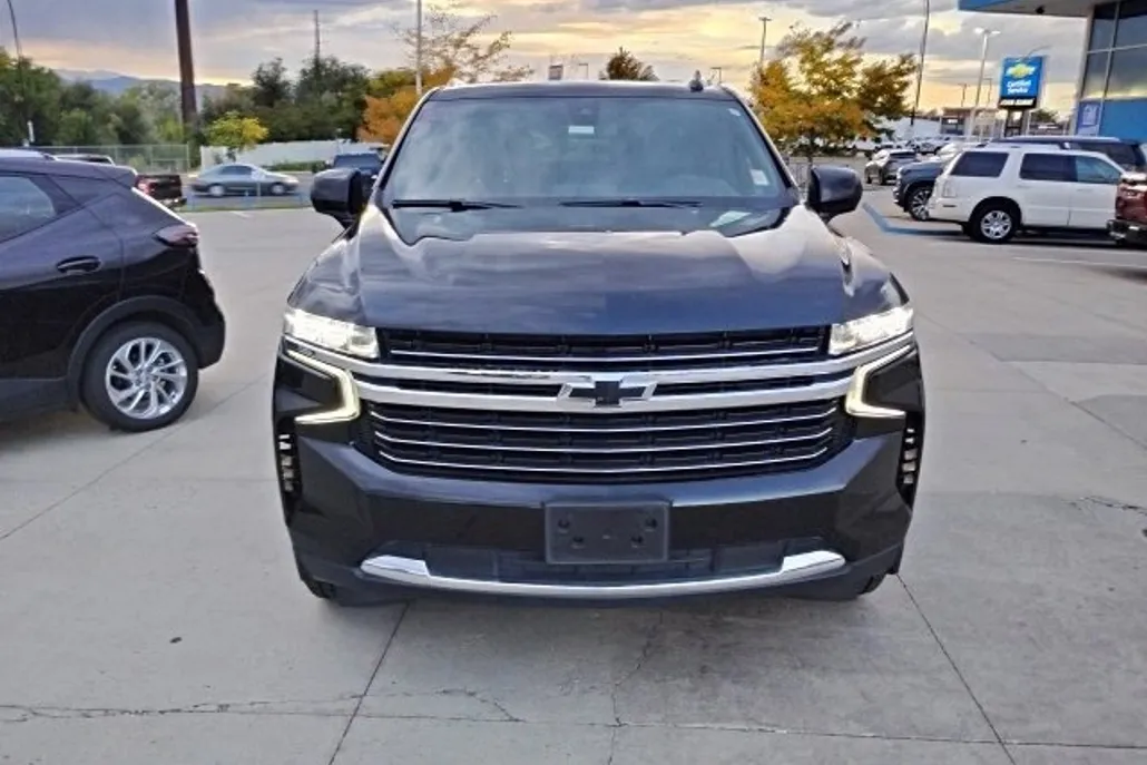 2021 Chevrolet Suburban LT photo 1