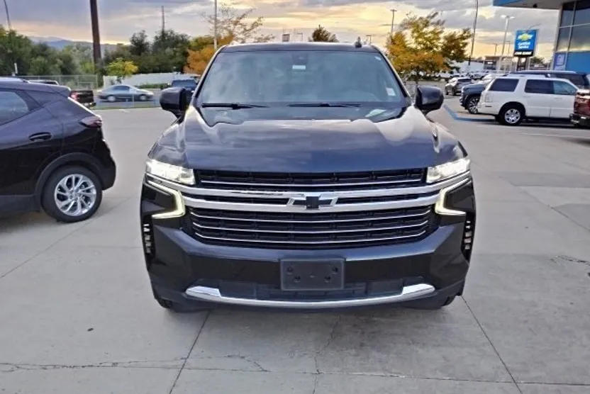 2021 Chevrolet Suburban LT photo 1