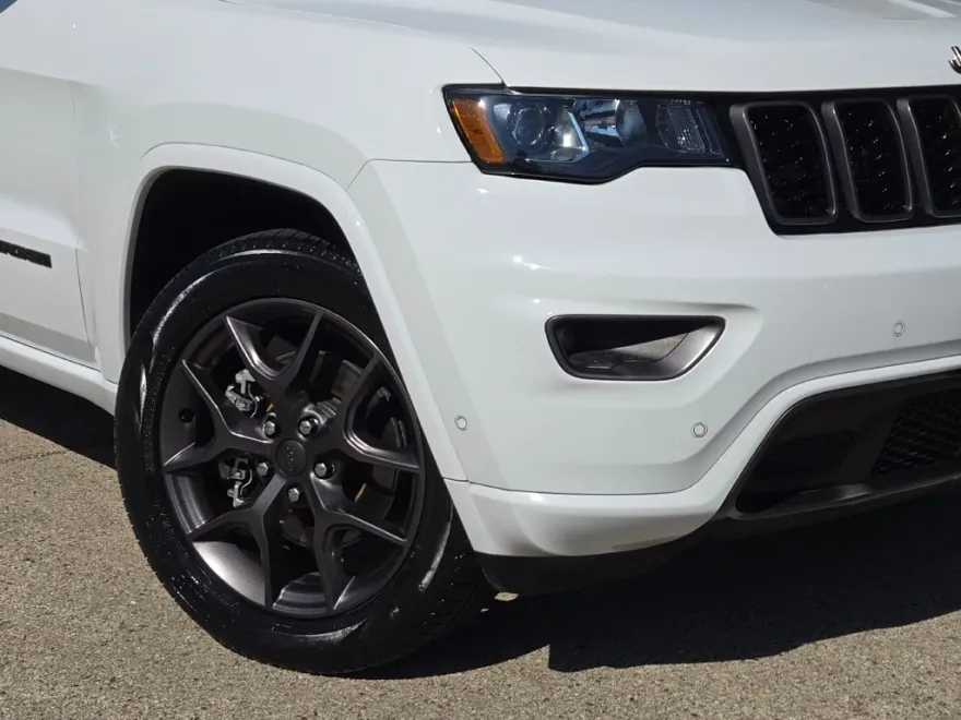 2021 Jeep Grand Cherokee Anniversary Edition photo 1