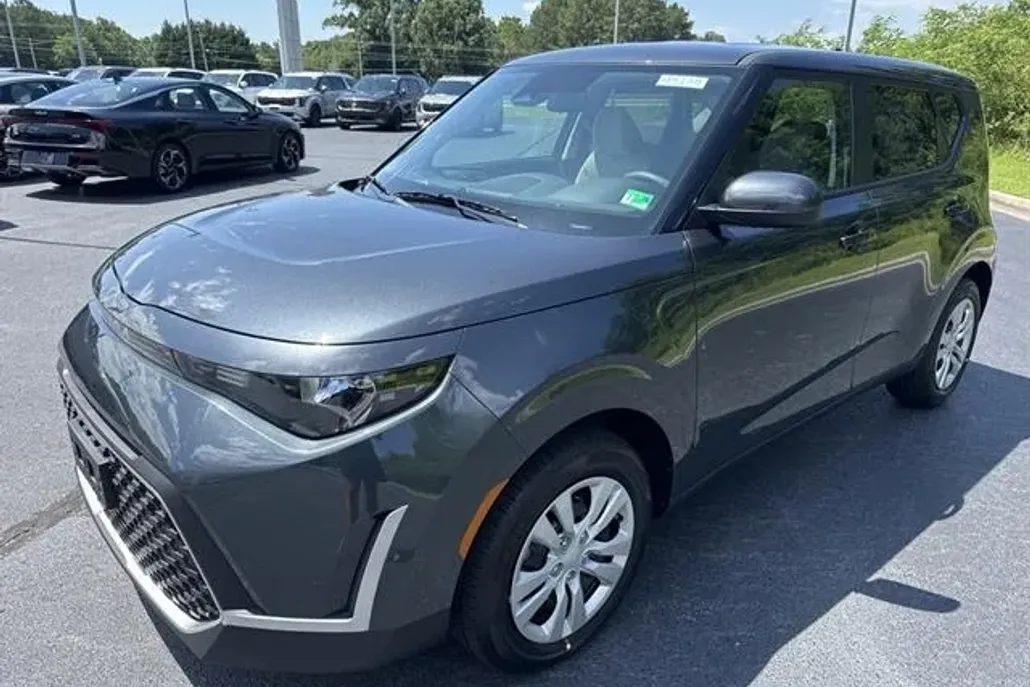 2025 Kia Soul LX photo 1
