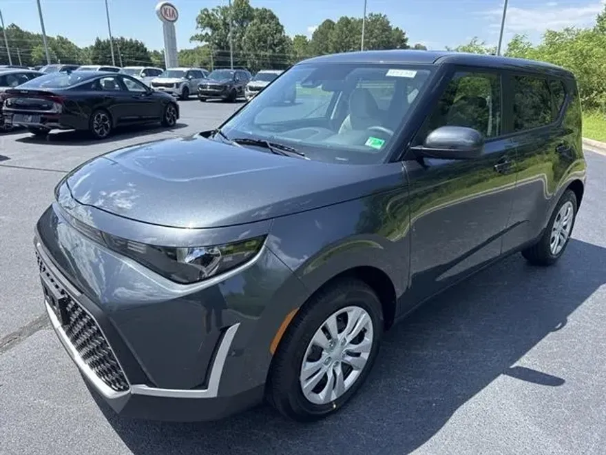 2025 Kia Soul LX photo 1