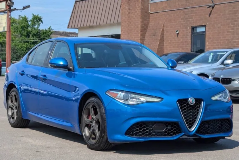 2018 Alfa Romeo Giulia Sport photo 1