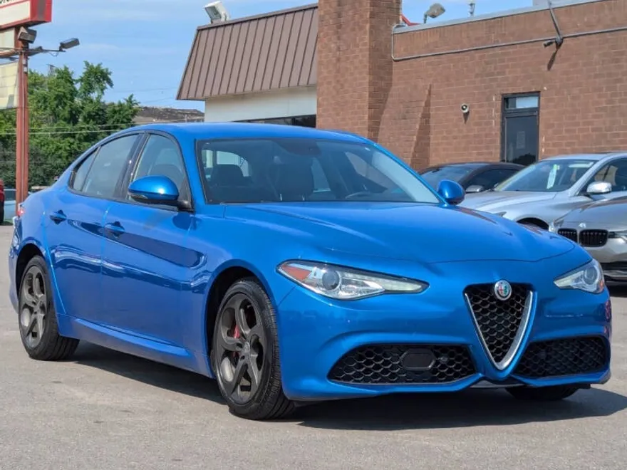 2018 Alfa Romeo Giulia Sport photo 1