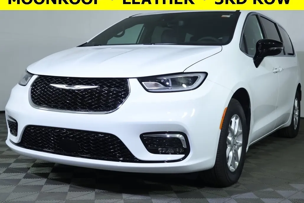 2026 Chrysler Pacifica photo 1