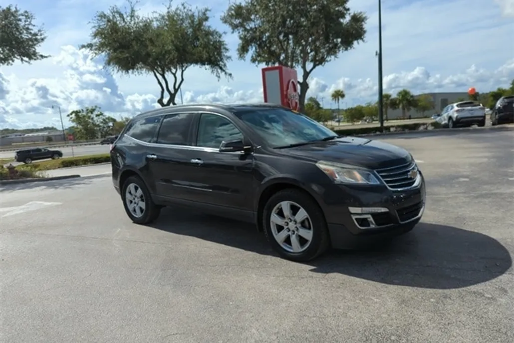 2017 Chevrolet Traverse 1LT photo 1